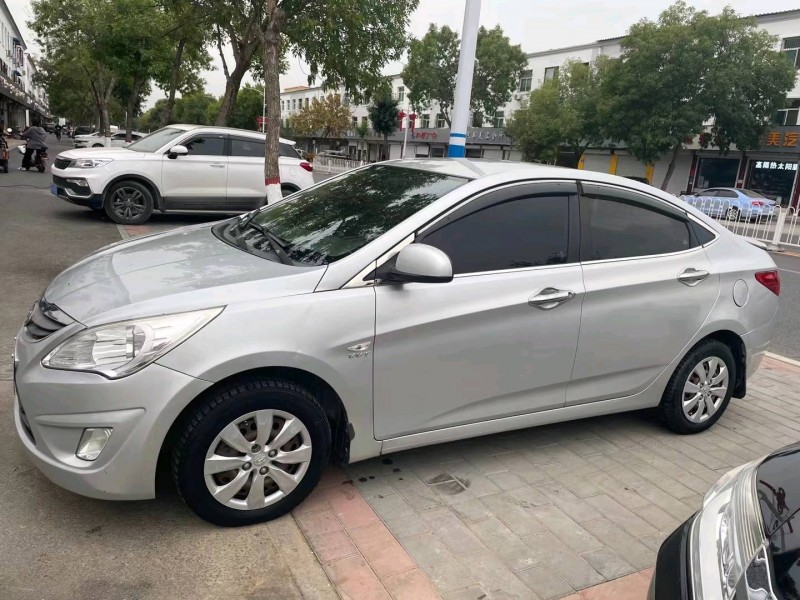 保定10年现代瑞纳3