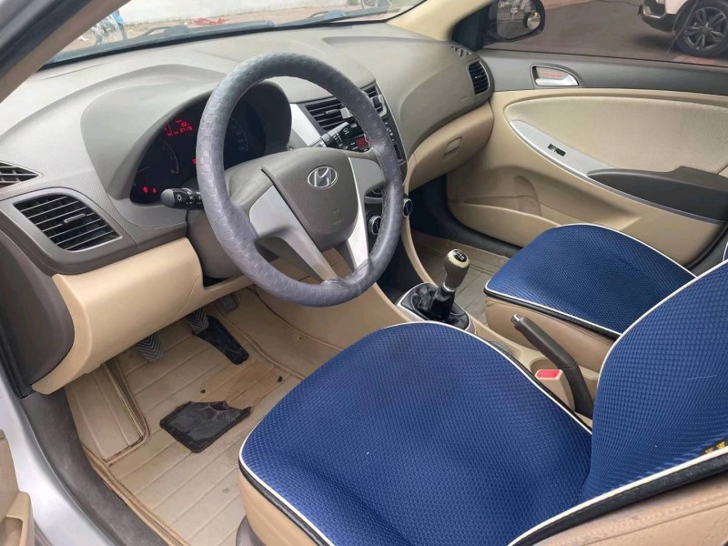 保定10年现代瑞纳6