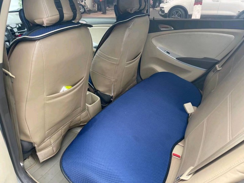 保定10年现代瑞纳7