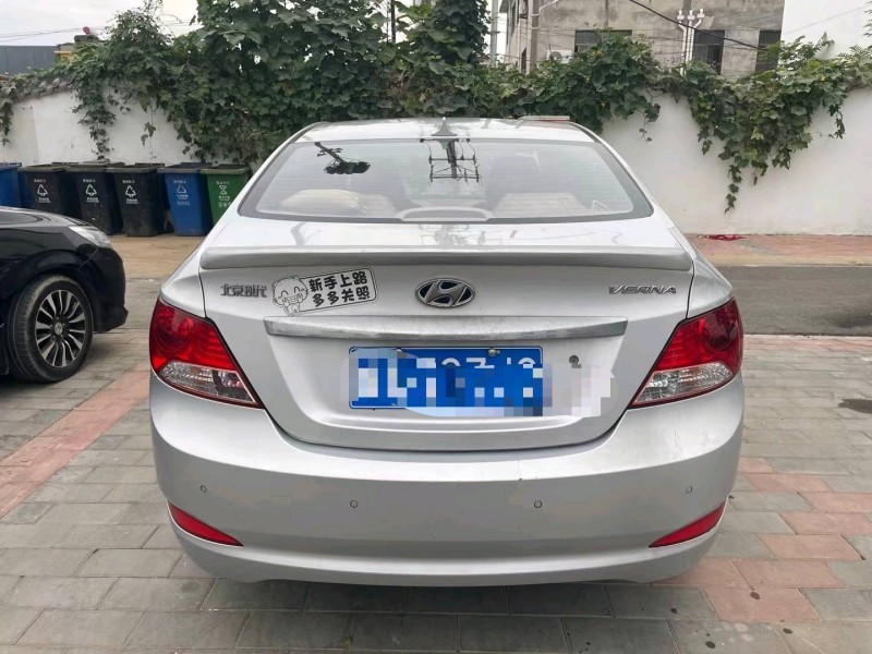 保定10年现代瑞纳9