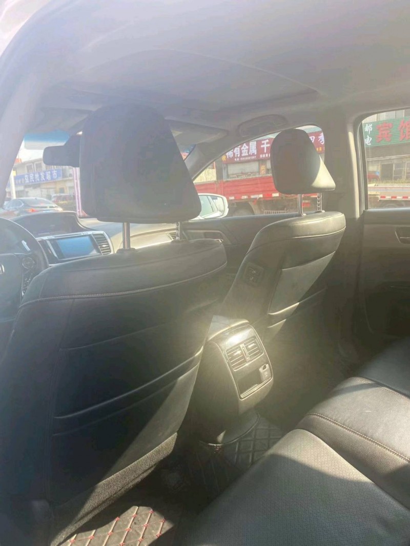 青岛19年本田雅阁4