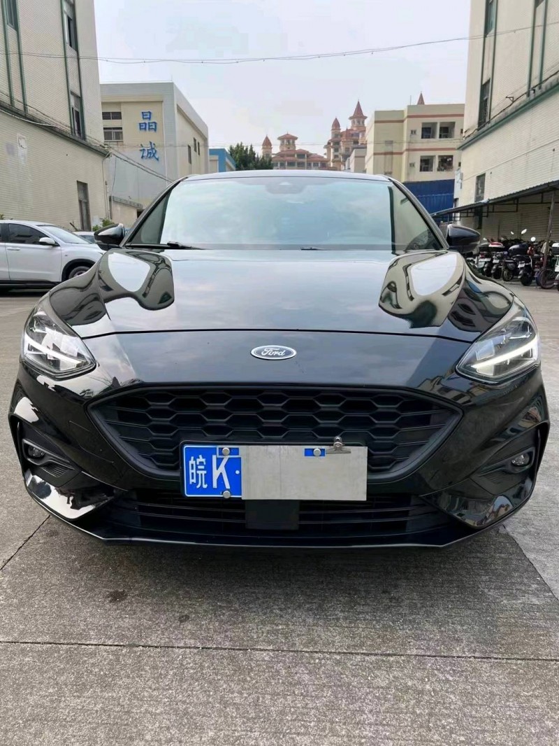 中山21年福特福克斯1