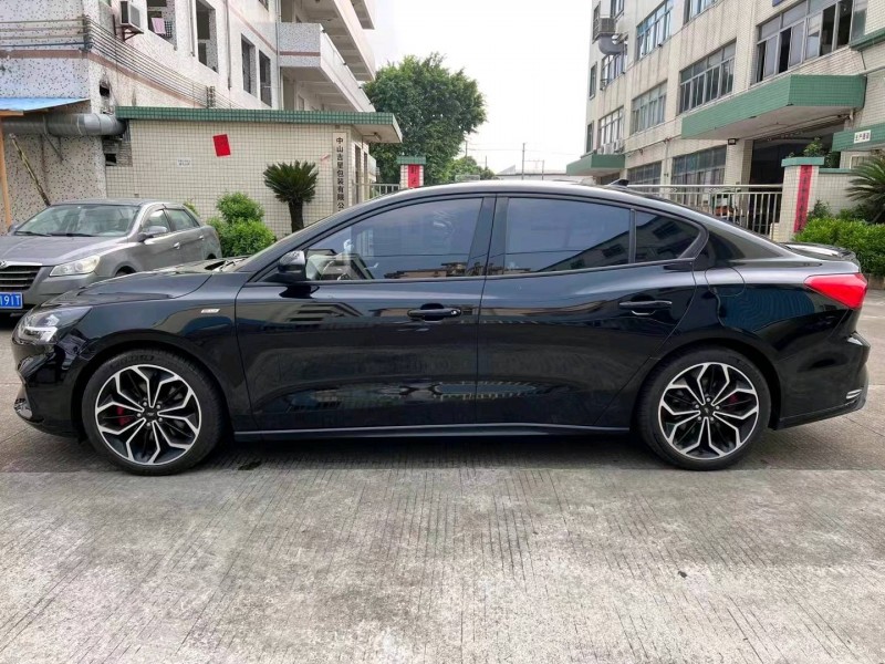 中山21年福特福克斯3