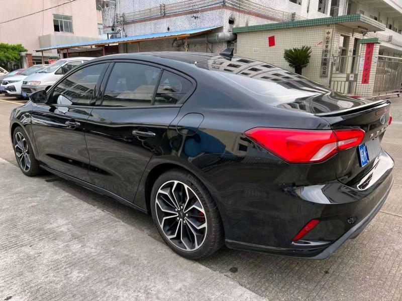 中山21年福特福克斯5