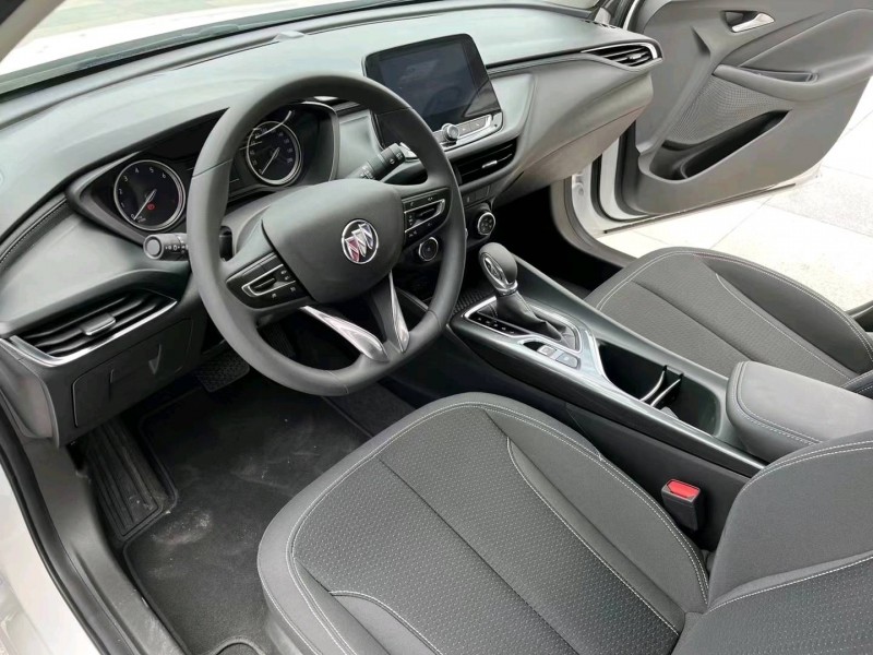 枣庄22年别克威朗8