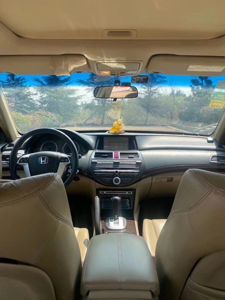 青岛13年本田雅阁3