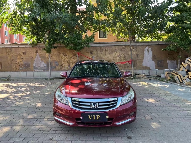 青岛12年本田雅阁1