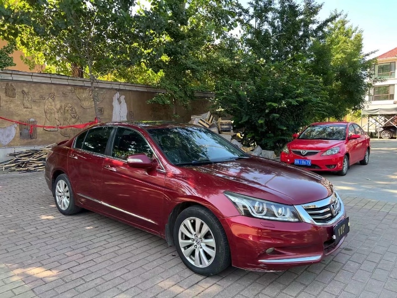 青岛12年本田雅阁3