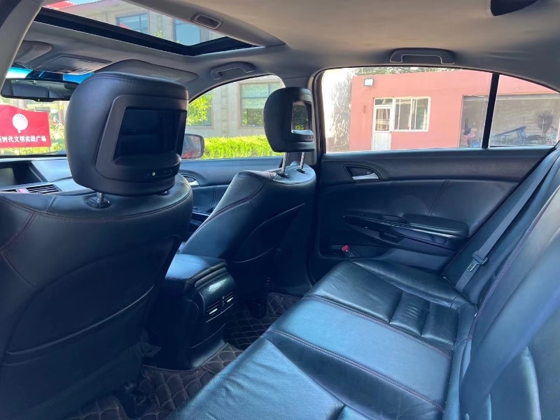 青岛12年本田雅阁6