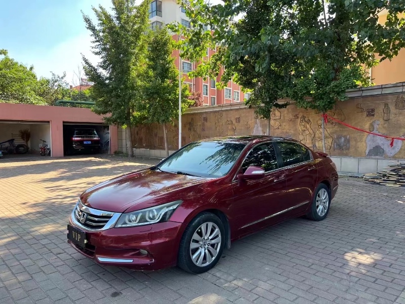 青岛12年本田雅阁5