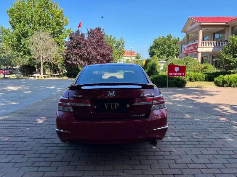 青岛12年本田雅阁4