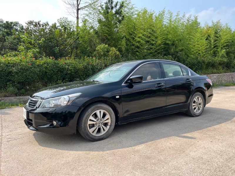 青岛10年本田雅阁4