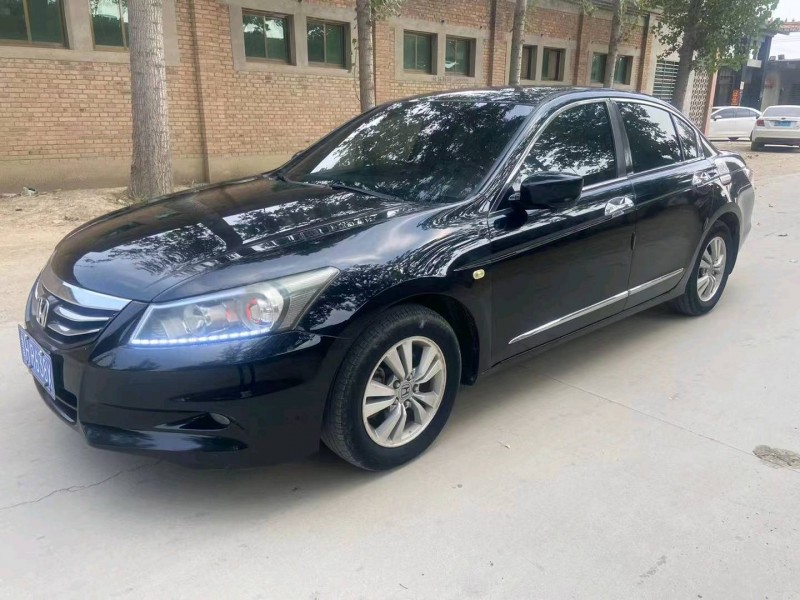 保定12年本田雅阁2