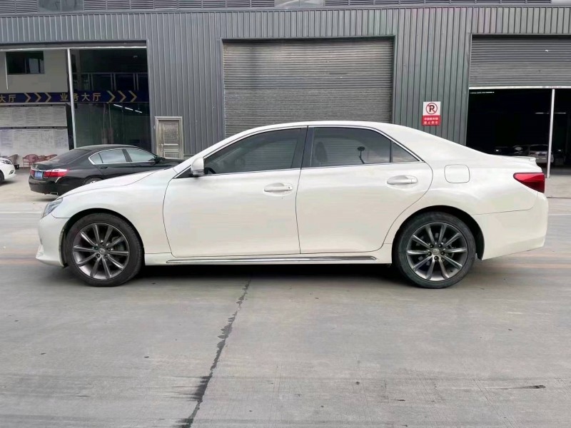 东莞14年丰田锐志3