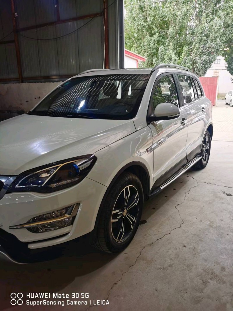 保定17年众泰大迈X52