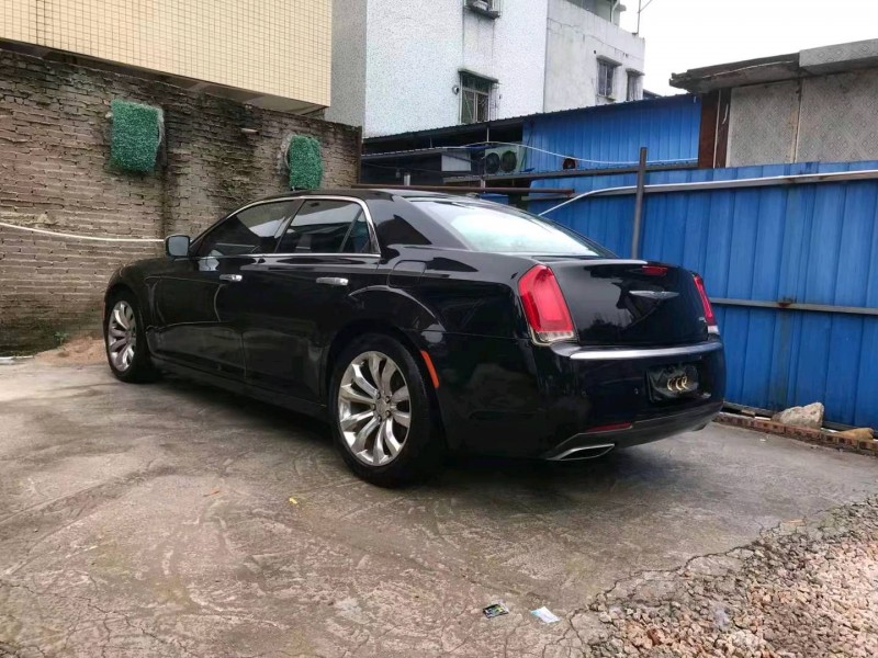 珠海16年克萊斯勒300C4