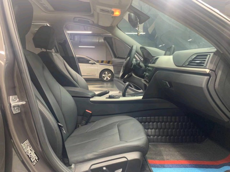 成都15年宝马3系6