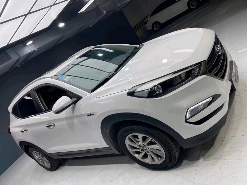 成都16年现代途胜2