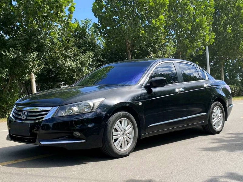 徐州13年本田雅阁8