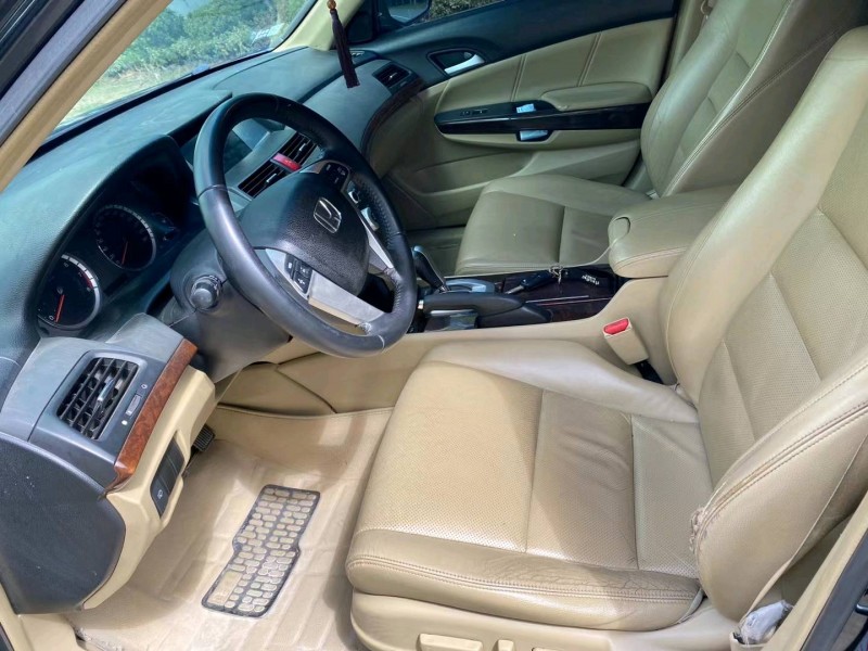 徐州13年本田雅阁4