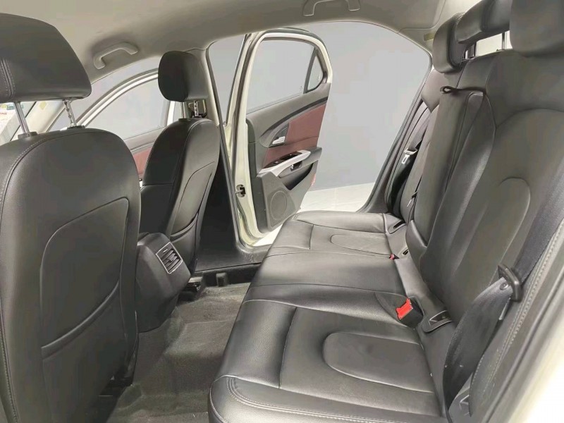 成都20年北汽绅宝D703