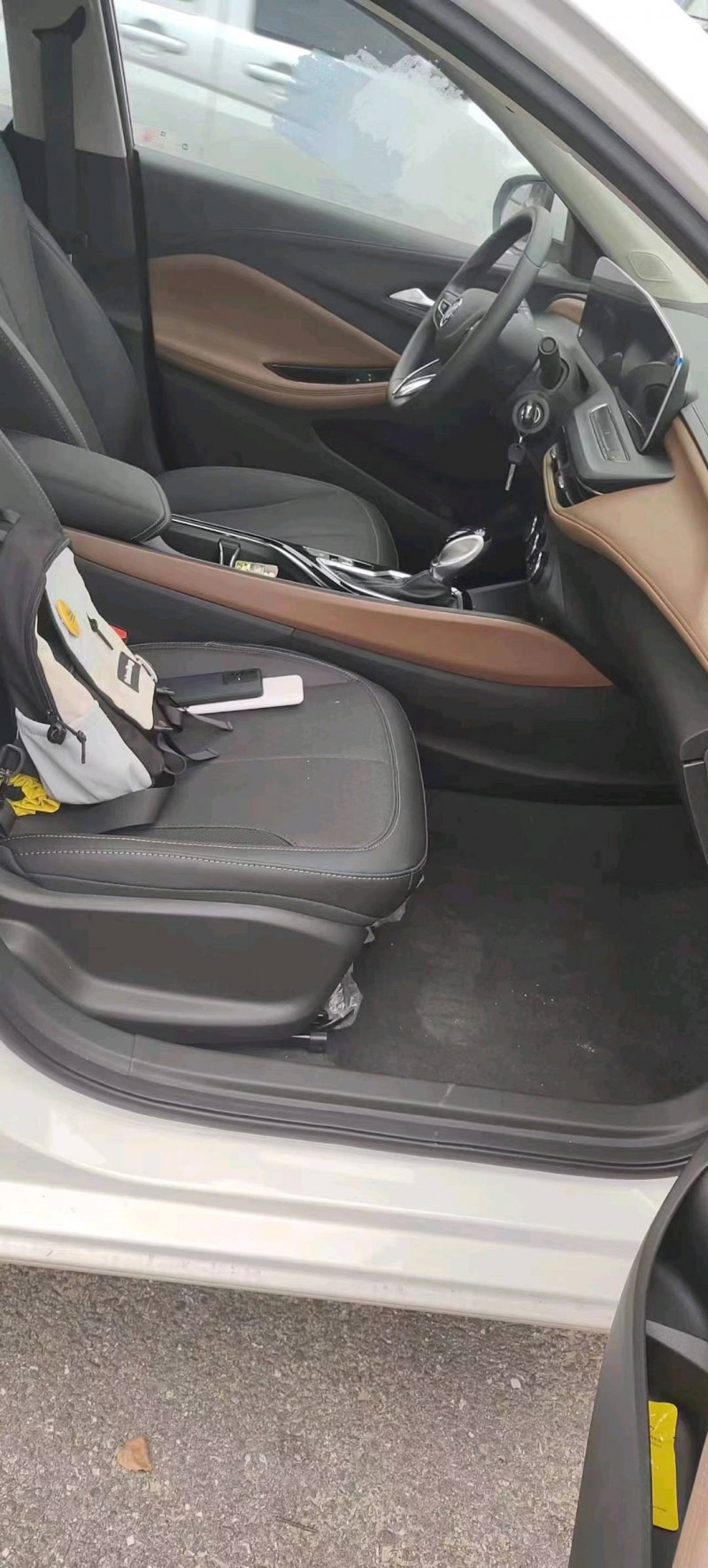 枣庄22年别克威朗5