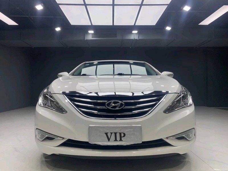 成都15年现代索纳塔八1