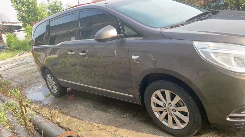 东营17年别克GL82