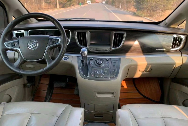 东营16年别克GL86