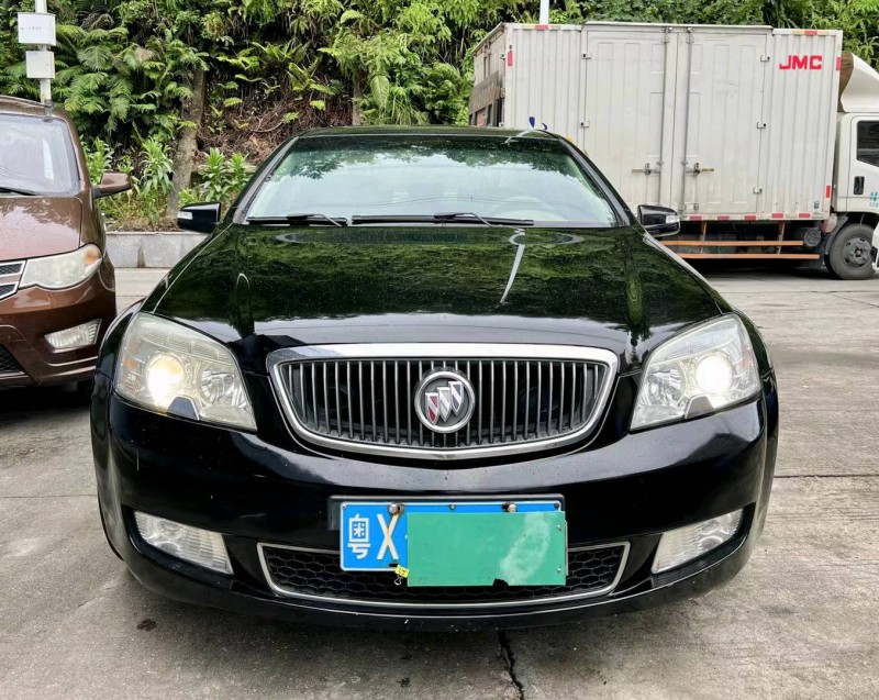 广州13年别克林荫大道1