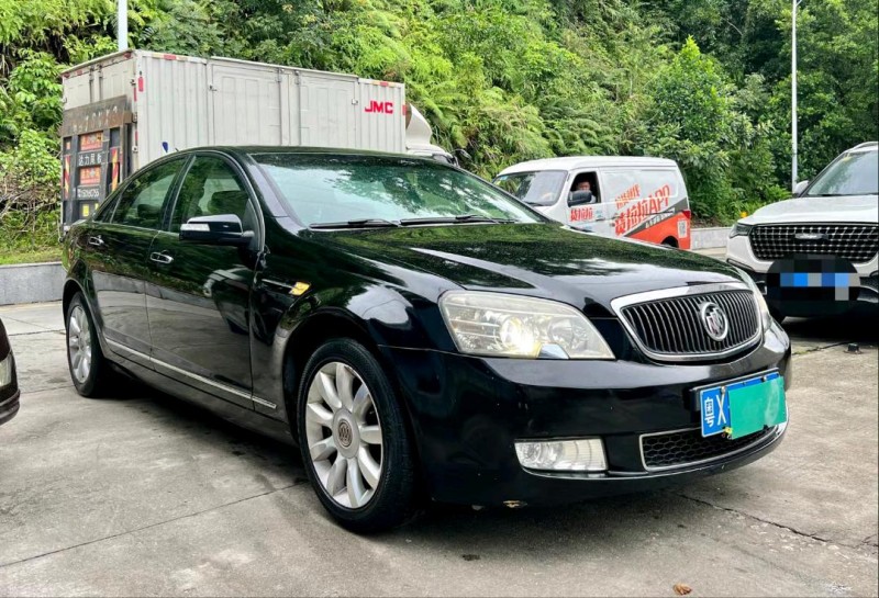 广州13年别克林荫大道2