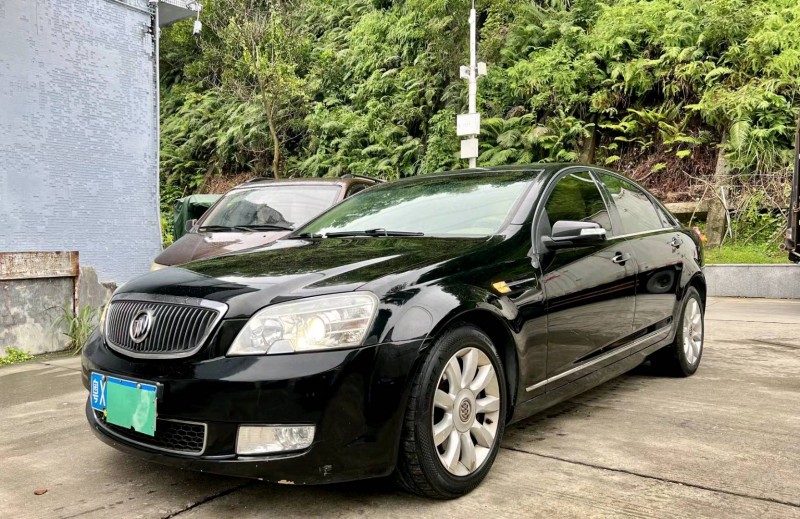 广州13年别克林荫大道3