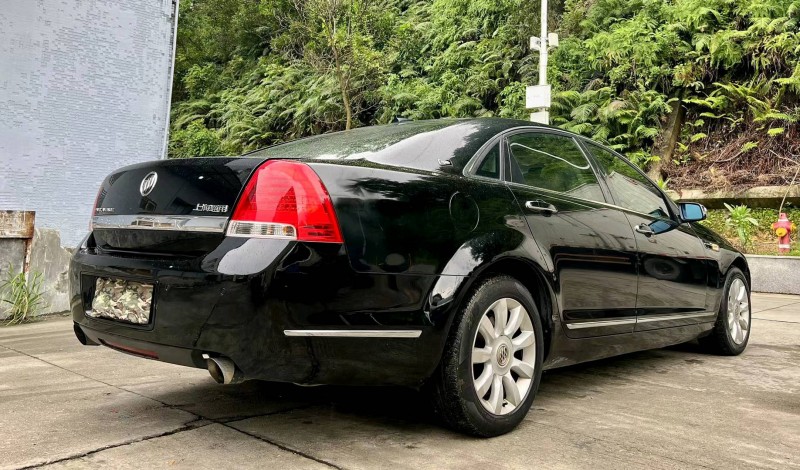 广州13年别克林荫大道8