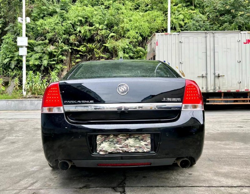 广州13年别克林荫大道9