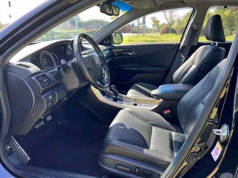 泰州15年本田雅阁4