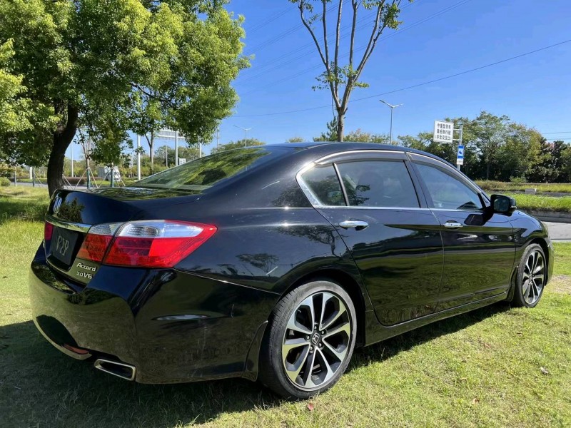 泰州15年本田雅阁1