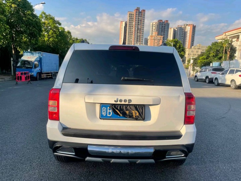 廣州15年Jeep自由客9