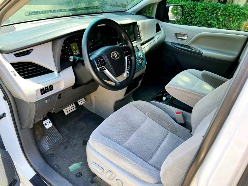 潍坊15年丰田塞纳4