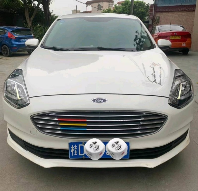 中山19年福特福睿斯1