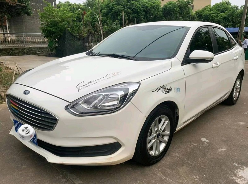 中山19年福特福睿斯2