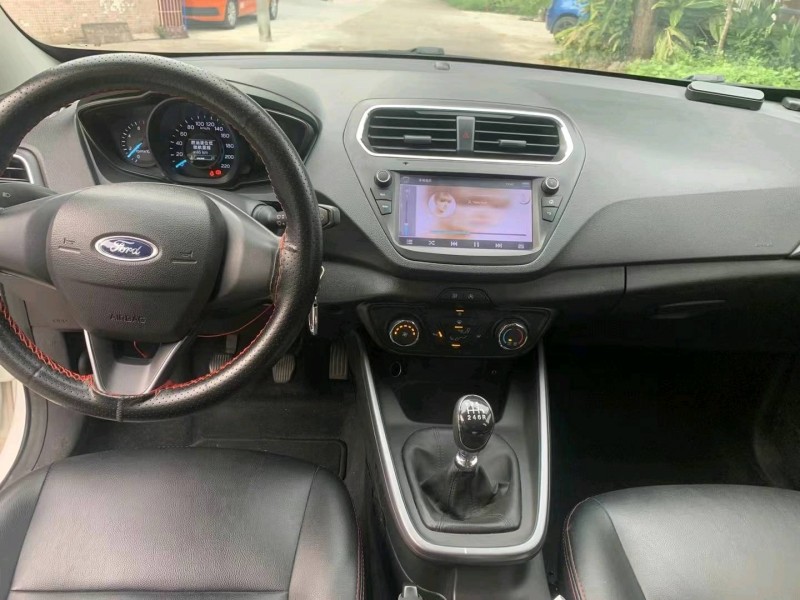 中山19年福特福睿斯6