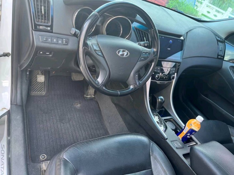 盐城17年现代索纳塔八6