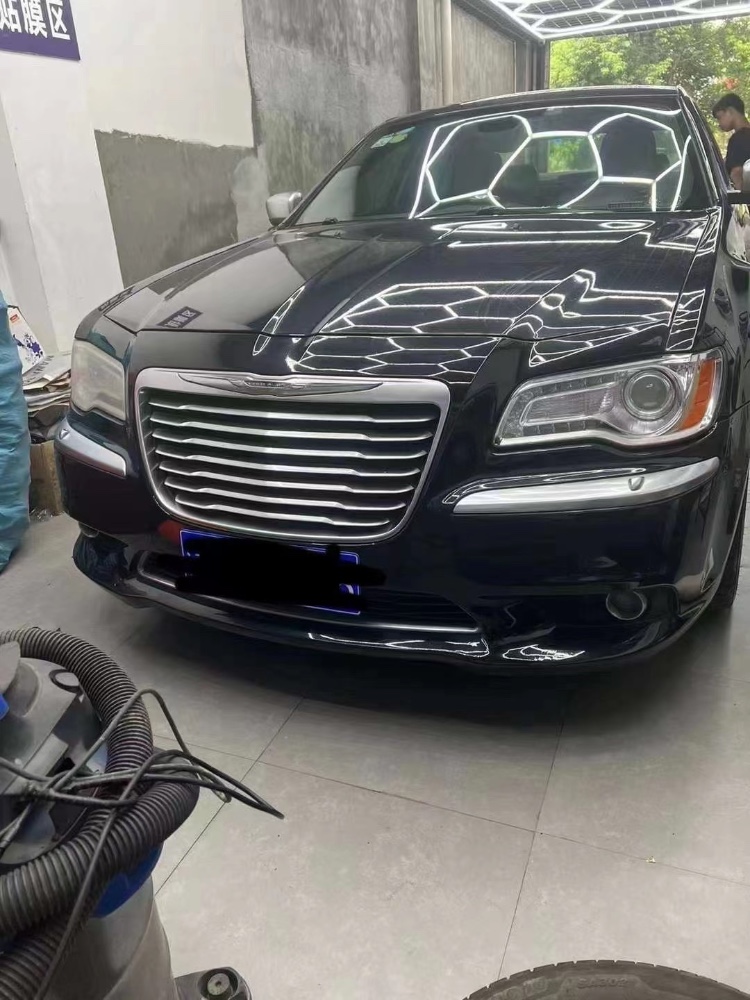 重慶14年克萊斯勒300C1