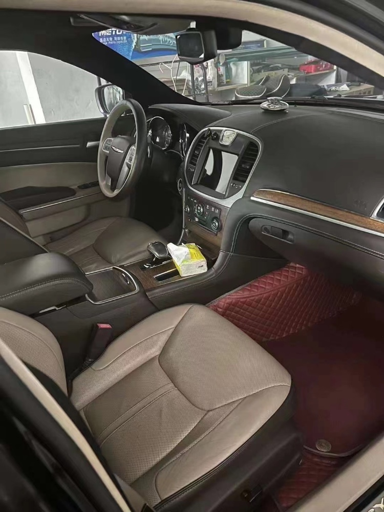 重慶14年克萊斯勒300C4