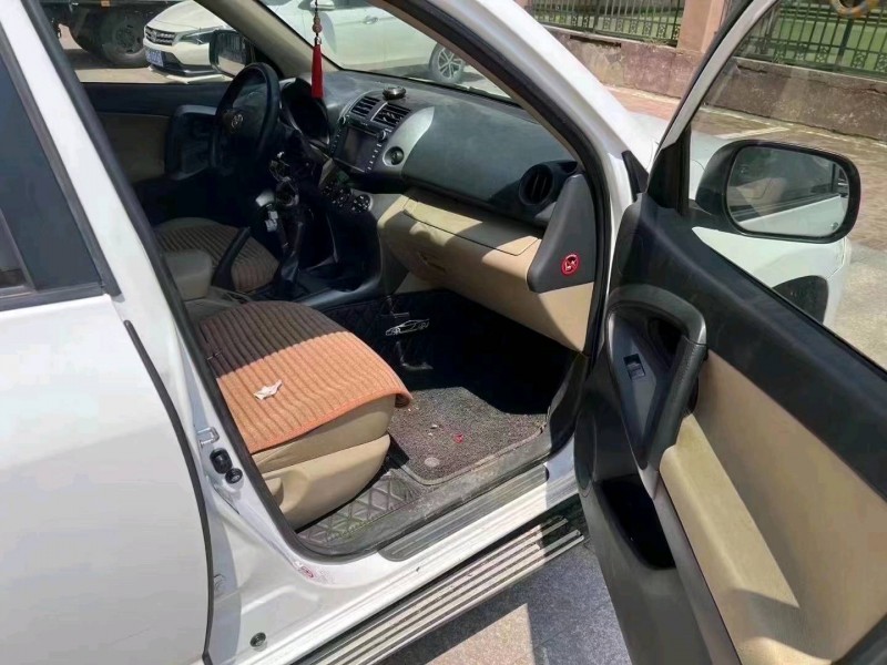 北京13年丰田RAV42