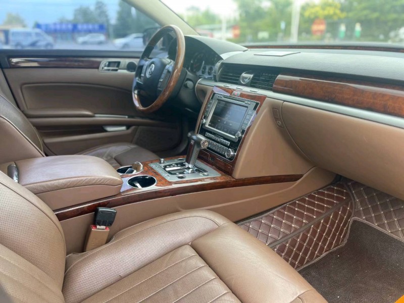 济宁11年大众辉腾5