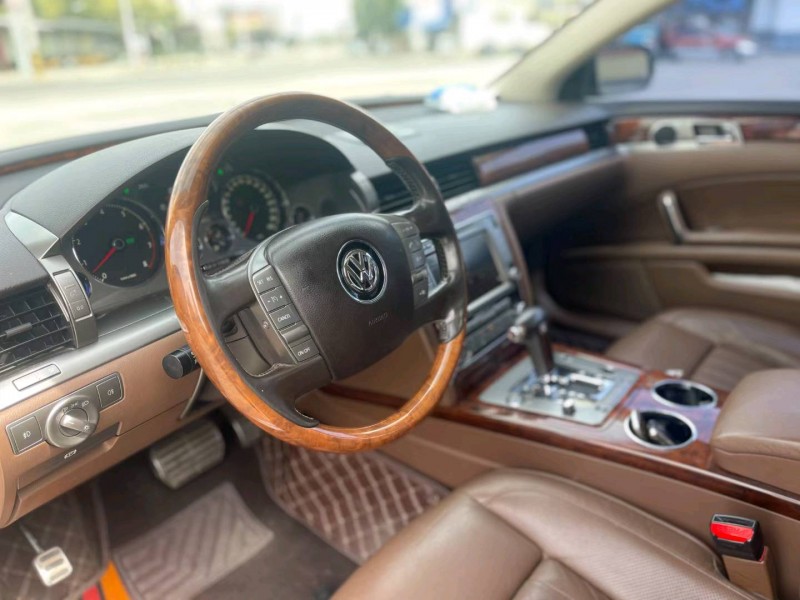 济宁11年大众辉腾6