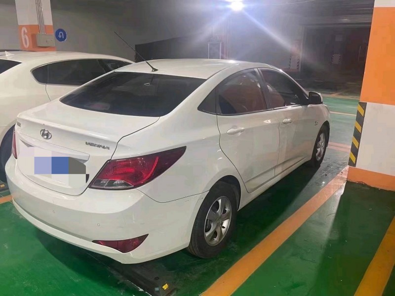 北京17年现代瑞纳2