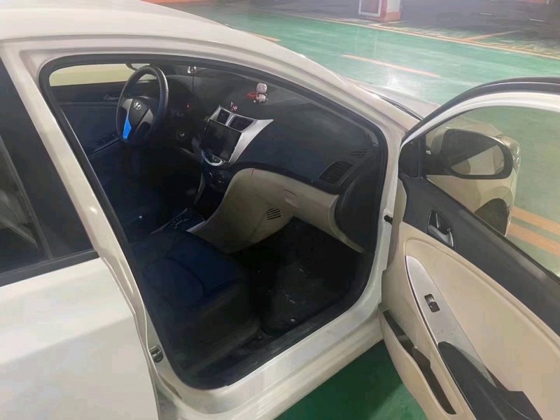 北京17年现代瑞纳5