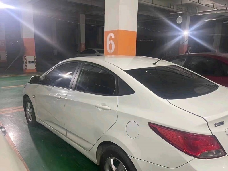 北京17年现代瑞纳8